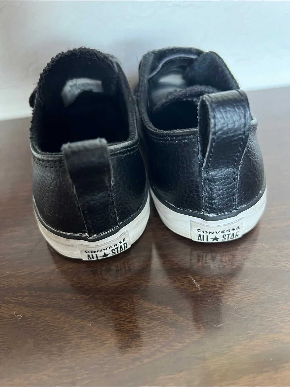 Converse 2V OX Chuck Taylor Kids Black Leather Sneakers /Velcro Size Boy 1